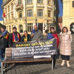 doi soti au organizat un protest impotriva scumpirilor si impozitelor in centrul sibiului 6 persoane s au alaturat video foto