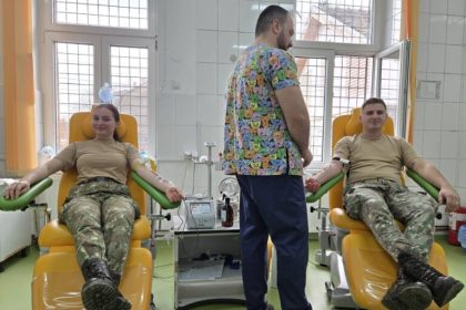 gest remarcabil soldatii bazei 2 logistica selimbar au donat sange foto