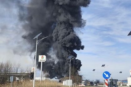 incendiu devastator in apropierea vestemului depozit de anvelope in flacari foto si video