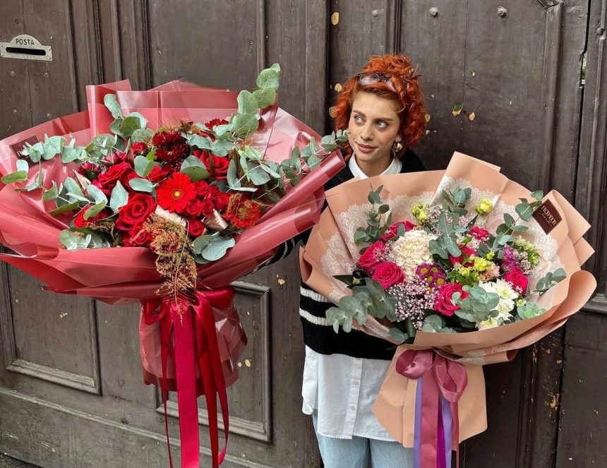trendurile de pe instagram transforma buchetele din sibiu pentru 1 si 8 martie trandafirii sunt pe primul loc dar freziile castiga rapid teren