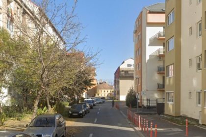 un consilier local propune ca o strada din sibiu sa devina cu sens unic locatarii nu vor mai avea voie sa parcheze pe carosabil