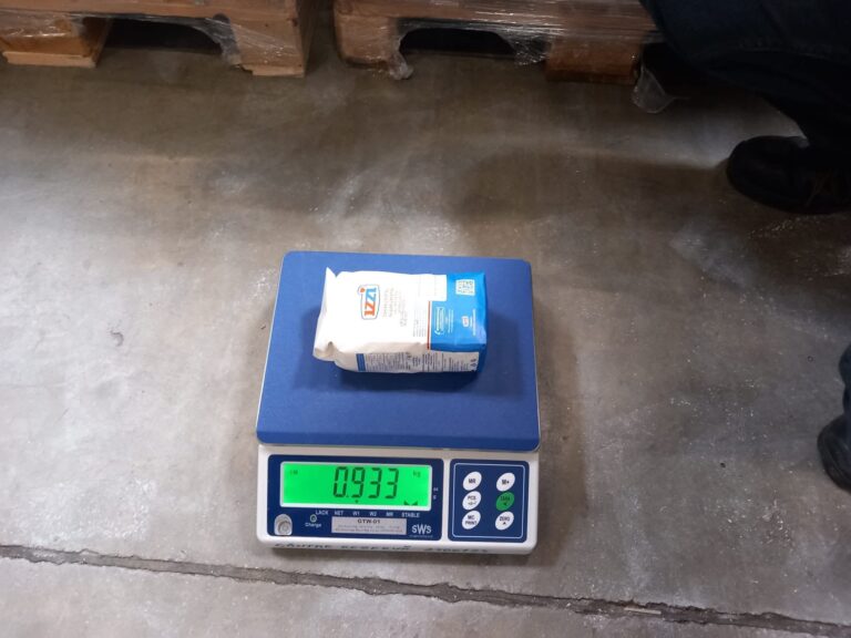 ANPC suspenda vanzarea a 140 de tone de zahar diferente semnificative de gramaj identificate