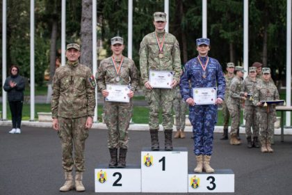 Academia Fortelor Terestre din Sibiu castigatoare a Campionatului Militar de Inot cine sunt campionii foto