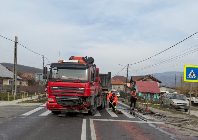 Accident intre Ramnicul Valcea si Sibiu trafic oprit pe DN7