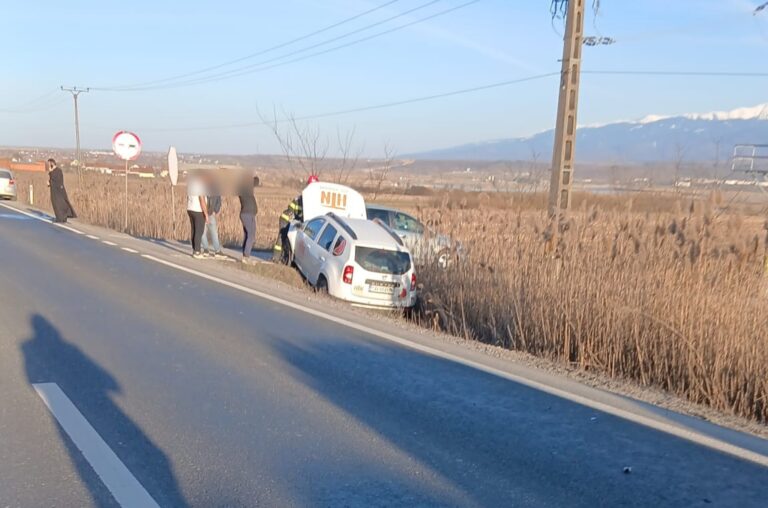 Accident pe DN1 in apropiere de Bradu doua automobile implicate foto