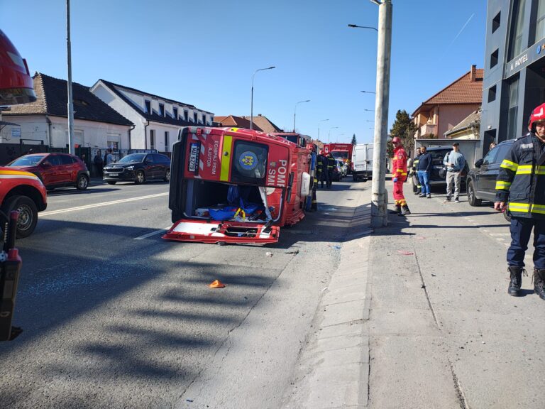 Accidentul cu ambulanta rasturnata la Sibiu SMURD avea activat semnalele acustice si luminoase
