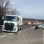 Ambulanta accidentata de o autoutilitara de gunoi pe DN7 intre Sibiu si Valcea foto