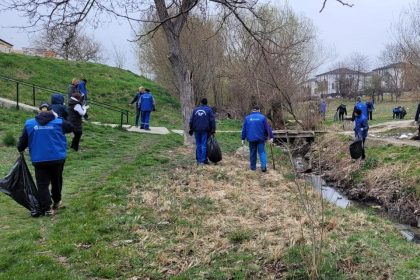 Angajatii Sistemului de Gospodarire a Apelor Sibiu au curatat efectiv Valea Sapunului