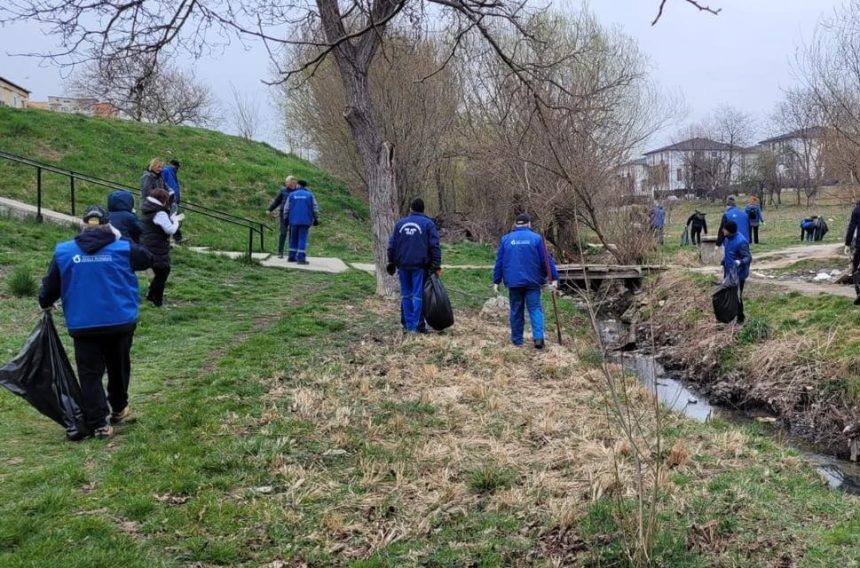 Angajatii Sistemului de Gospodarire a Apelor Sibiu au curatat efectiv Valea Sapunului