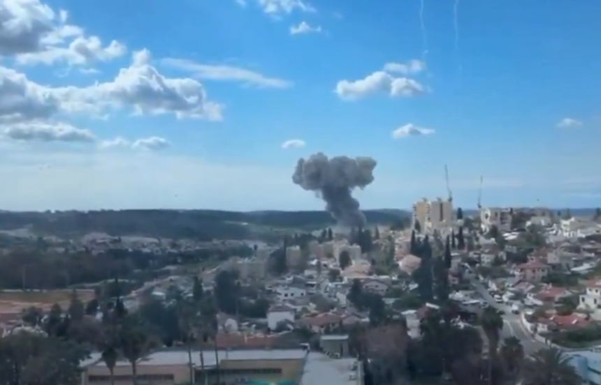 Atac cu rachete langa Ierusalim 8 morti si zeci de raniti video