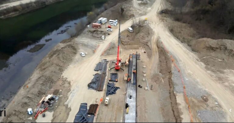 Autostrada Sibiu Pitesti va dispune de un impresionant pod verde peste Valea Oltului video