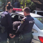 Axente Sever conflict de familie dus la extrem barbat de 50 de ani retinut dupa ce si a amenintat in mod repetat bunica