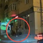 Bataie in mijlocul strazii vineri seara la Sibiu mai multi tineri sau batut cu pumni si picioare video