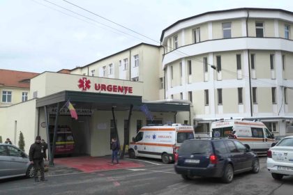 Batranelul prins sub un motocultor la Cisnadiora se afla in stare grava la spital