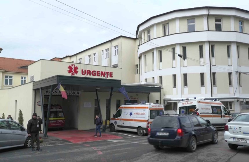 Batranelul prins sub un motocultor la Cisnadiora se afla in stare grava la spital