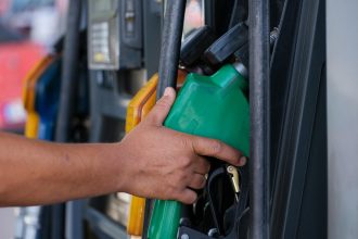 Benzinariile nu beneficiaza de prioritate Bolojan aduce in discutie diferentele de pret in comparatie cu motorina