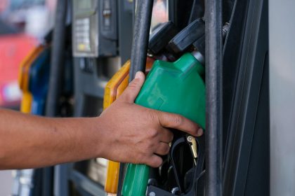 Benzinariile nu beneficiaza de prioritate Bolojan aduce in discutie diferentele de pret in comparatie cu motorina