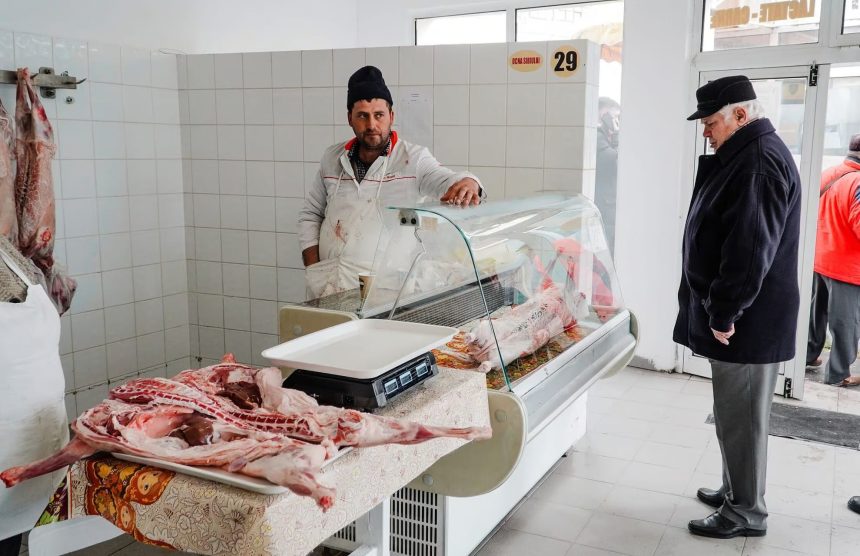Carnea de miel se scumpeste inainte de Pasti in Piata Cibin comerciantii explica cresterea preturilor