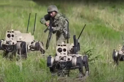 China progreseaza militar a dezvoltat o haita de roboti ucigasi video