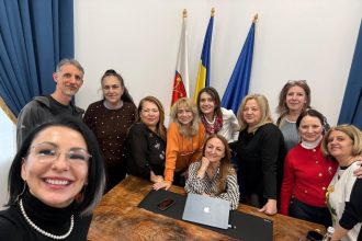 Daniela Cimpean presedinta Consiliului Judetean si a chemat colegele de liceu la birou dupa program