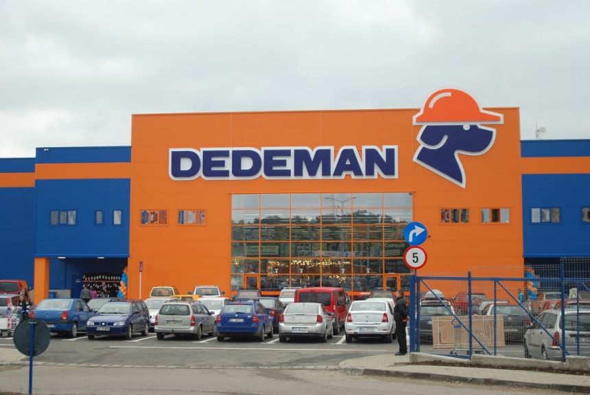 Dedeman patrunde in sectorul supermarketurilor Consiliul Concurentei evalueaza vanzarea Carrefour catre fratii Paval