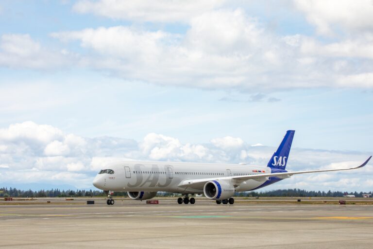 Efectul cresterei preturilor la carburanti o mare companie aeriana anuleaza zboruri din cauza costurilor