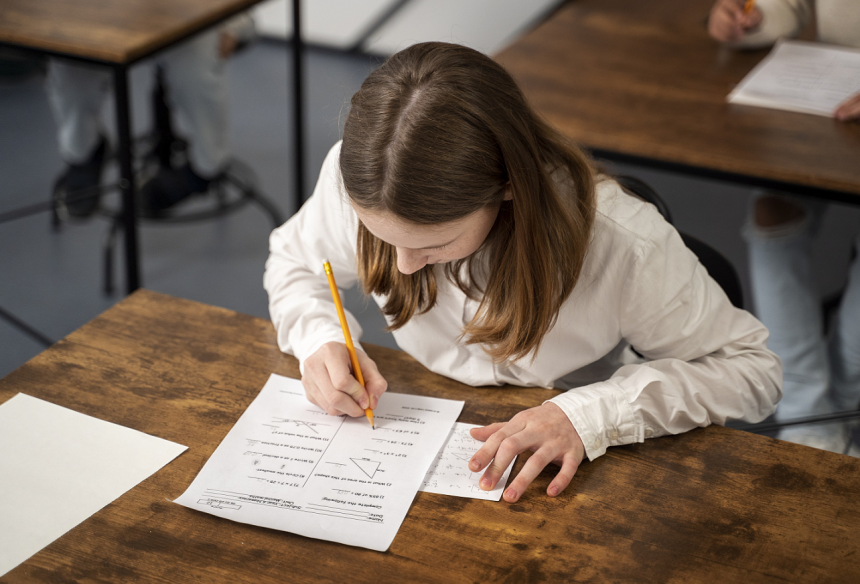 Evaluarea Nationala 2026 Ce teme au avut elevii la simularea de matematica