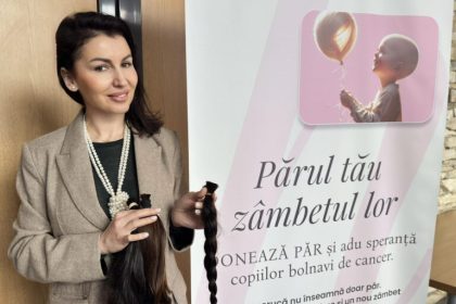 Gest emotionant la Consiliul Judetean Sibiu angajatii au donat par pentru perucile destinate copiilor bolnavi de cancer
