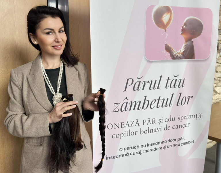 Gest emotionant la Consiliul Judetean Sibiu angajatii au donat par pentru perucile destinate copiilor bolnavi de cancer