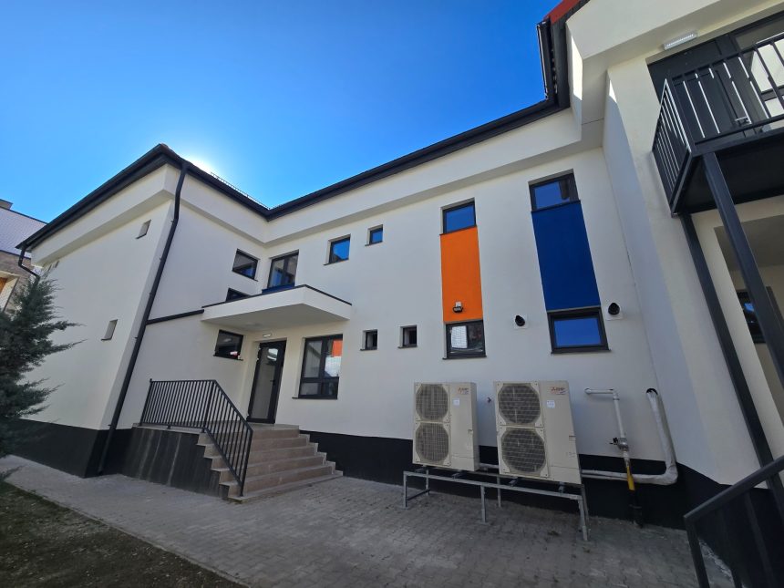 Gradinita modernizata in Sibiu panouri fotovoltaice sisteme inteligente si confort pentru copii foto