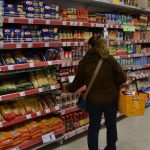 Guvernul extinde perioada de plafonare a adaosului la produsele alimentare de baza