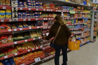 Guvernul extinde perioada de plafonare a adaosului la produsele alimentare de baza