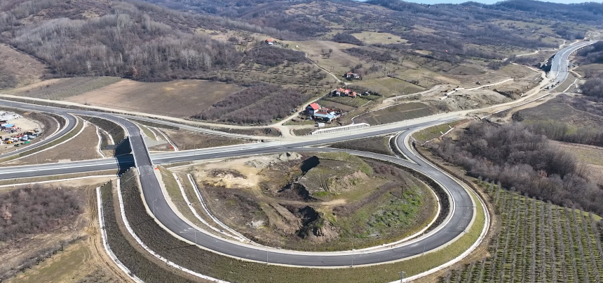 Lotul de 10 kilometri de pe A1 Sibiu Pitesti este aproape finalizat va fi deschis Vara video