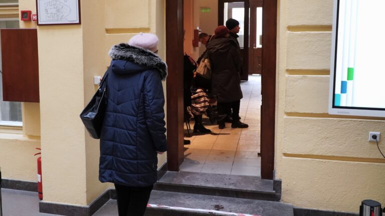 Mai puini sibieni au achitat taxele i impozitele cifrele indic totui incasri mai mari