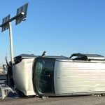 Masina rasturnata pe autostrada A1 in apropiere de Sibiu foto