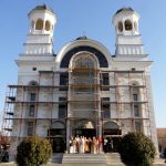 Mitropolitul Ardealului a binecuvantat icoanele noilor ocrotitori ai unei biserici din Sibiu