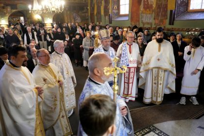 Mitropolitul Laurentiu slujba in cea mai veche biserica din Sibiu mesaj emotionant despre lupta impotriva raului