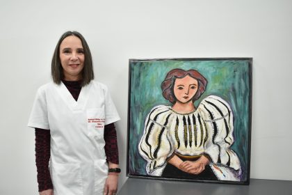 O asistenta din Sibiu imbina medicina cu arta Dariana creeaza tablouri inspirate de emotii