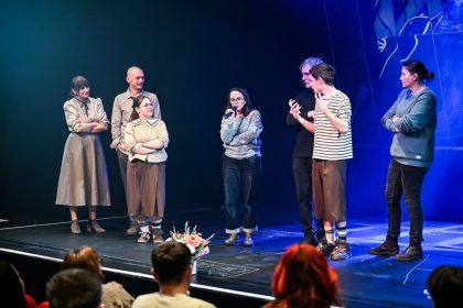 Povesti inspirate din universul persoanelor cu deficiente de auz pe scena Teatrului Gong din Sibiu foto