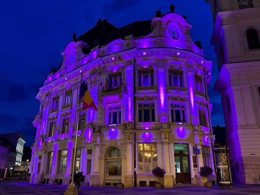 Primaria Sibiu iluminata in violet pentru constientizarea epilepsiei