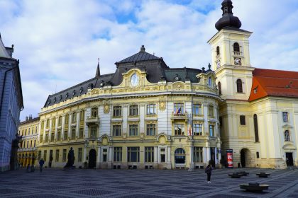 Primaria organizeaza o licitatie pentru servicii de curatenie in sediile administrative si pasajele din Centrul Sibiului