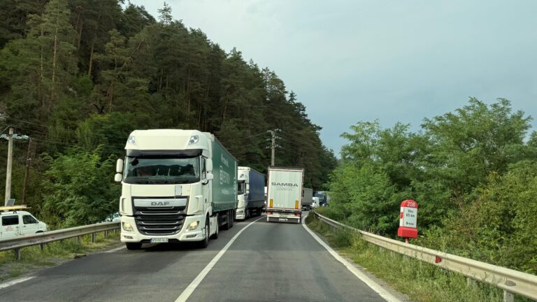 Restrictii pentru TIR uri pe Valea Oltului timp de 3 luni orare si rute alternative