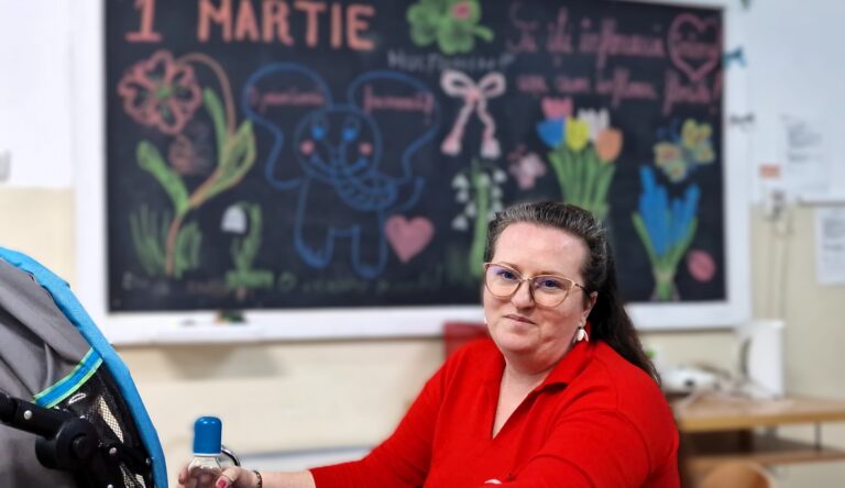 Sa iti infloreasca inima Mesajul pictat pe o tabla la Spitalul de Psihiatrie de catre mama unui copil cu nevoi speciale video