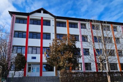 Scoala 25 din Valea Aurie isi deschide portile parintii sunt invitati sa o viziteze si sa isi formeze o parere