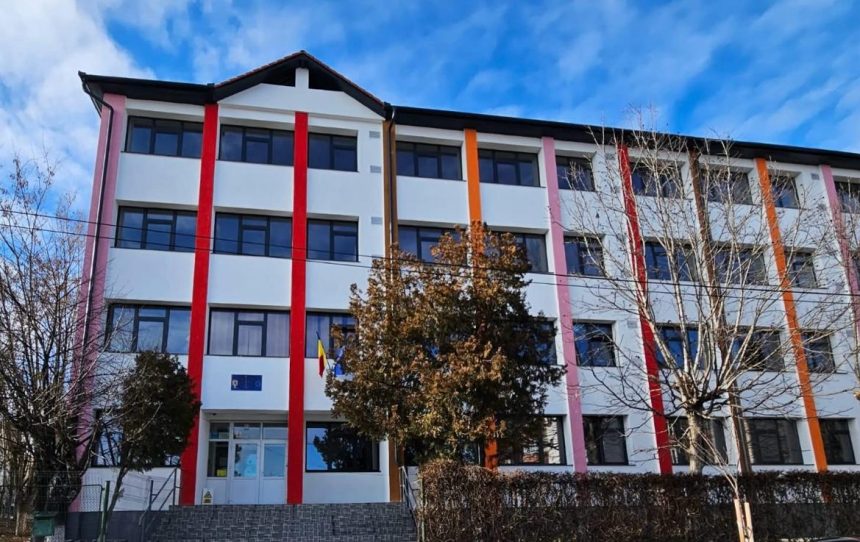 Scoala 25 din Valea Aurie isi deschide portile parintii sunt invitati sa o viziteze si sa isi formeze o parere