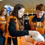 Sibiul si alte trei judete din Transilvania au strans 191 de tone de alimente in trei zile Campania beneficiaza de peste 26000 de persoane