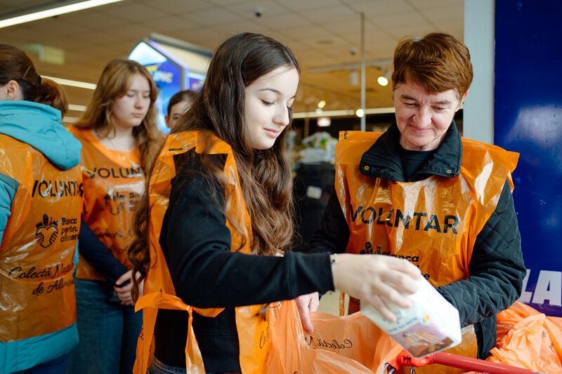 Sibiul si alte trei judete din Transilvania au strans 191 de tone de alimente in trei zile Campania beneficiaza de peste 26000 de persoane