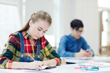 Sibiul trimite elevi la olimpiadele nationale cine sunt cei 11 calificati la Astronomie Fizica si Chimie