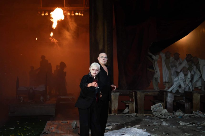 Spectacolul Faust revine pe scena la Sibiu au fost anuntate 12 reprezentatii