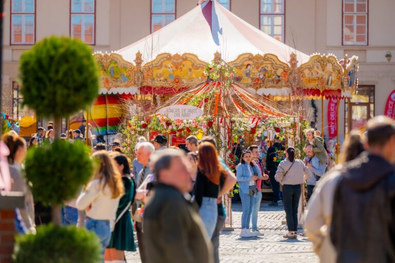 Targul de Pasti se intorce in Sibiu atractii noi si distractie pentru copii in Piata Mare